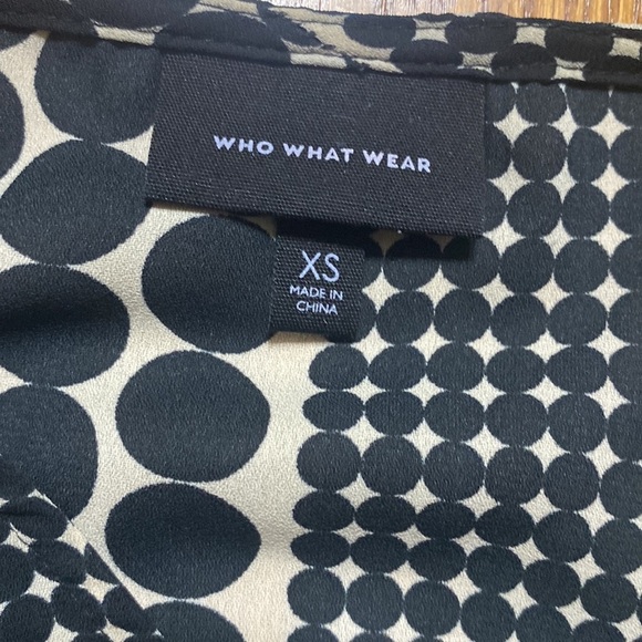 Who what wear black and tan polka dot v neck sleeveless wrap top size XS - Picture 7 of 8